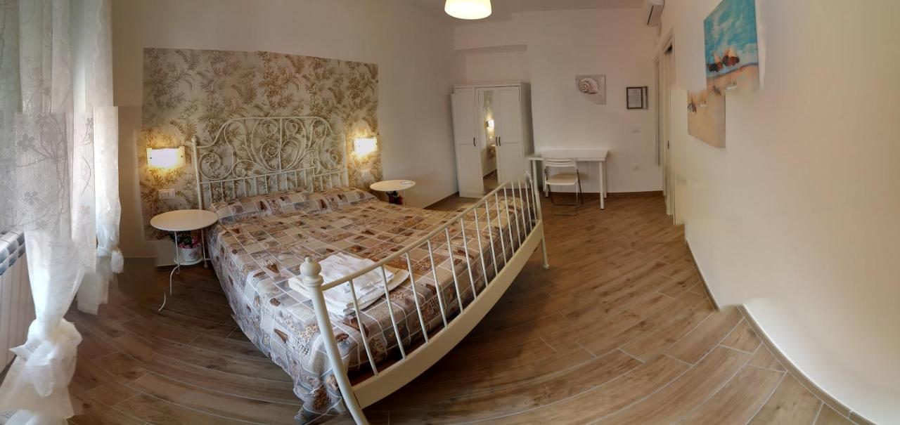 B & B Civico 6 Rooms Salerno Exterior foto